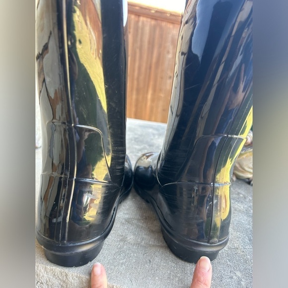 UGG Shaye classic black water proof rain boot w/high gloss finish. Sz-6.    B - Picture 10 of 15